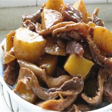 蘑菇土豆炖牛肉的做法