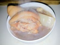 莲子白萝卜猪蹄汤的做法
