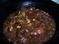 麻辣香蹄炖黄豆的做法