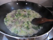 蘑菇白菜炒肉丝的做法