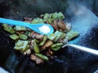 豆豉五花肉炒扁豆的做法