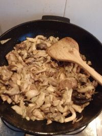 咖哩粉蘑菇炒鸡的做法