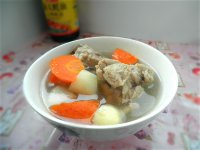 胡萝卜山药排骨汤的做法