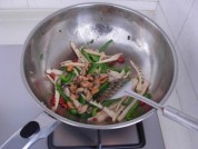 海红炒嫩笋的做法