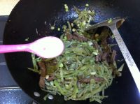 扁豆炒牛肉的做法