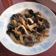 蘑菇木耳炒肉丝的做法