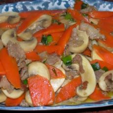 蘑菇胡萝卜炒肉的做法