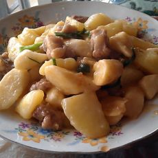 淮山土豆焖排骨的做法