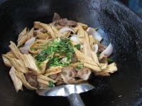 腐竹炒肉片的做法