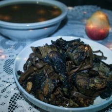 茶树菇炖乌鸡的做法