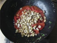 西红柿炒蚕豆的做法
