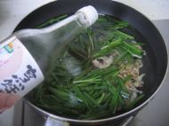 韭菜煮蛤蜊肉的做法
