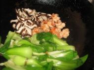 香菇油菜炒虾仁的做法