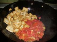 番茄炒油豆腐的做法
