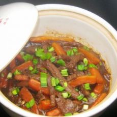 牛肉胡萝卜砂锅煲的做法