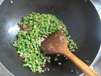 豆豉肉碎炒豇豆的做法