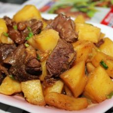 五香土豆焖牛肉的做法