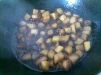 红烧肉烧土豆的做法