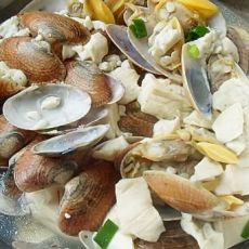 鲜美蛤蜊煮豆腐的做法