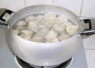 菌菇汤元宝水饺的做法