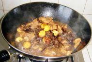 茶树菇栗子焖鸡的做法