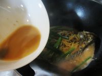 姜葱焖罗非鱼的做法
