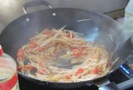 西红柿炒土豆丝的做法