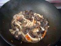 白玉菇烩海参的做法