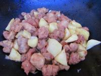 小酥肉炖土豆的做法