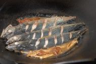 酸梅煮鲅鱼的做法