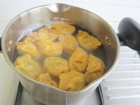 胡萝卜汁猪瘦肉饺子的做法