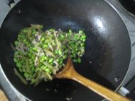 榨菜肉丝炒毛豆的做法