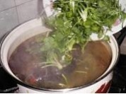 酸菜鱼头汤的做法