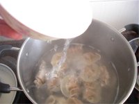 水煮饺子的做法