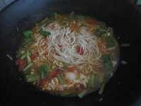 西红柿小白菜热汤面的做法