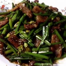 家常菜--蚝油韭台炒肉的做法