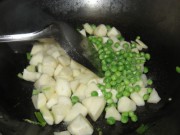 茭白炒豌豆的做法