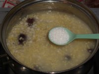 红枣薏仁小米粥的做法