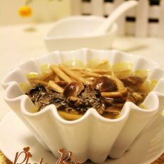 茶树菇煲乌鸡的做法