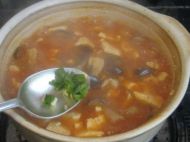 茄汁豆腐秀珍菇煲的做法