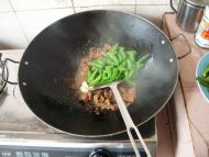 豌豆荚炒牛肉的做法