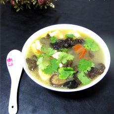 香菇木耳豆腐汤的做法