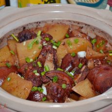 土豆猪蹄砂锅煲的做法