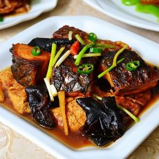 豆腐黑木耳炖咸青鱼的做法
