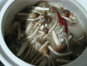 茶树菇炖猪蹄的做法