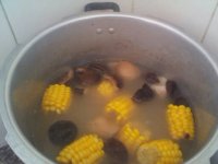 香菇玉米猪脚汤的做法