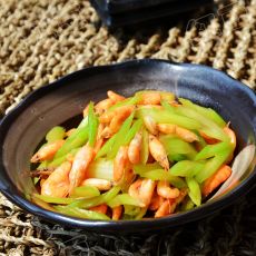 芹菜炒河虾的做法