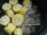 玉米煲猪蹄的做法
