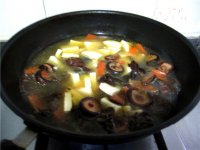 香菇木耳豆腐汤的做法
