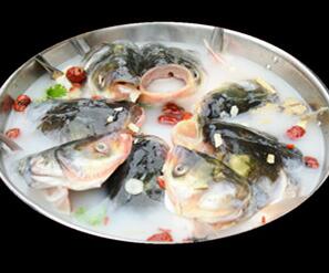 酸辣鱼头火锅怎么做好味，各种家常鱼头火锅的做法